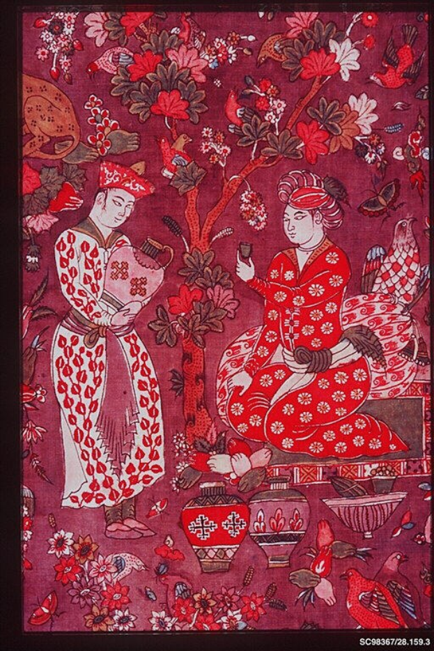 Gemälde von zwei Figuren in traditioneller chinesischer Kleidung umgeben von farbenfrohen floralen und vogelartigen Motiven, dargestellt in einem Rahmen.