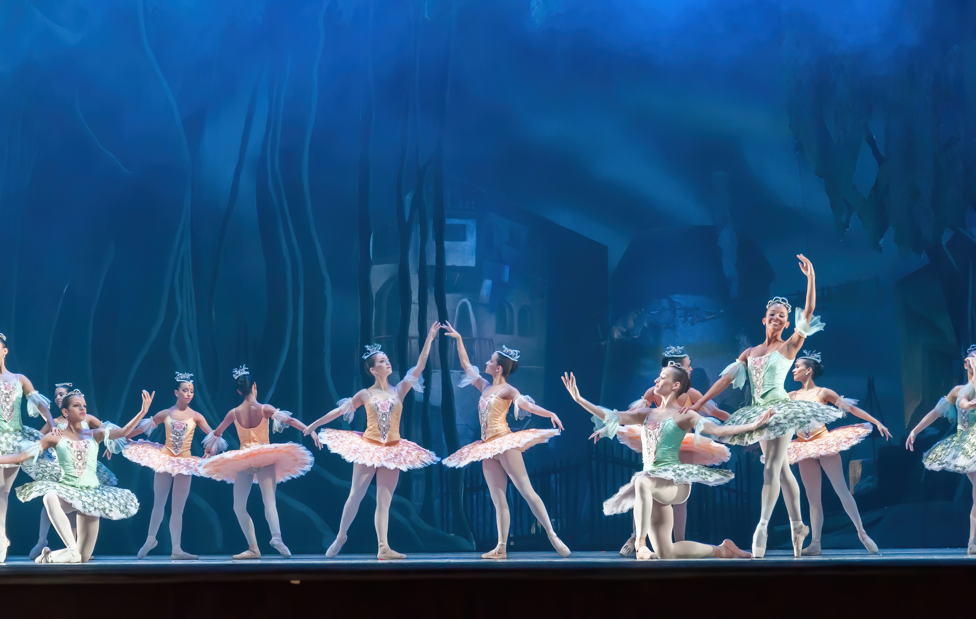 "Theater of Estrada Song" des Zentrums für Ästhetische Erziehung von Kindern der Nizhny Novgorod-Region wird vor der Vorstellung von "Nussknacker" im Nizhny Novgorod TYUZ am 1. Juni auftreten