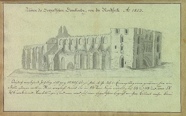 Ein detailliertes Skizzenblatt einer ruinösen Kirche in Deutschland, umgeben von Grün, samt einem Blatt mit Text und zusätzlichen architektonischen Details.