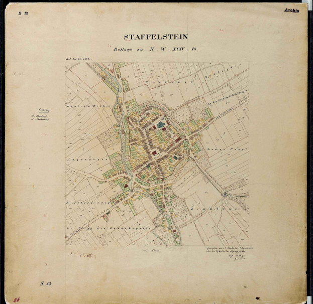 Detailierte alte Karte von Staffelstein, Deutschland, auf schwarzem Hintergrund, zeigt Straßen, Gebäude und Sehenswürdigkeiten.