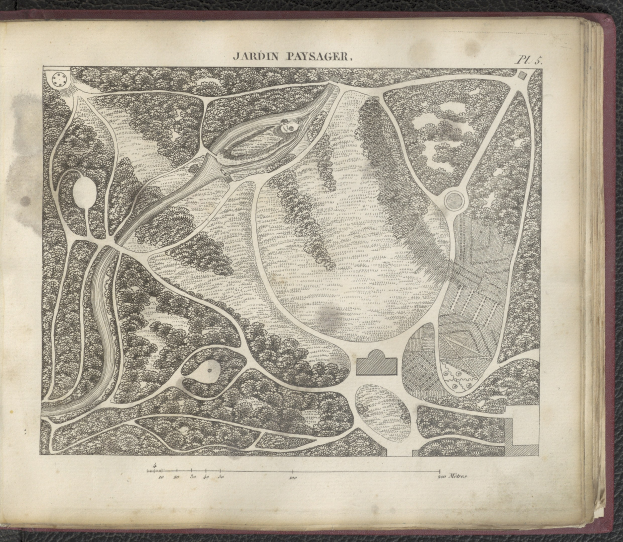 Ein altes Buch mit einer detaillierten Karte eines Parks auf dem Cover, das Bäume, Sträucher und andere Vegetation zeigt, zusammen mit Texten, die Informationen über den Park liefern.