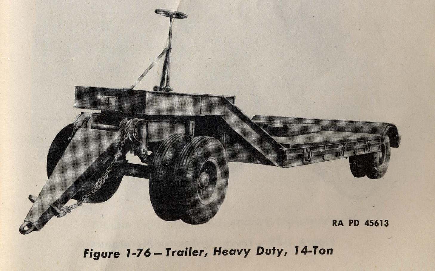 Schwarzes und weißes Foto eines Schwerlastanhängers mit einer Tragfähigkeit von 14 Tonnen, mit Textdetails unten.