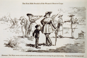 Schwarzer und weißer Zeichenentwurf einer Gruppe von Menschen, einige halten Gewehre, mit dem Text "Die erste Gewehrübung der Frauenreserve" auf einem Papierhintergrund.