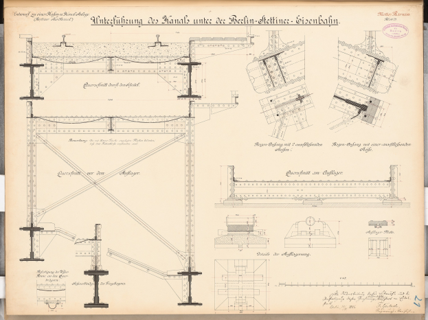 Ein detaillierter architektonischer Plan der Berlin-Sienbahnbrücke, der strukturelle Pläne und Anmerkungen auf Papier zeigt.