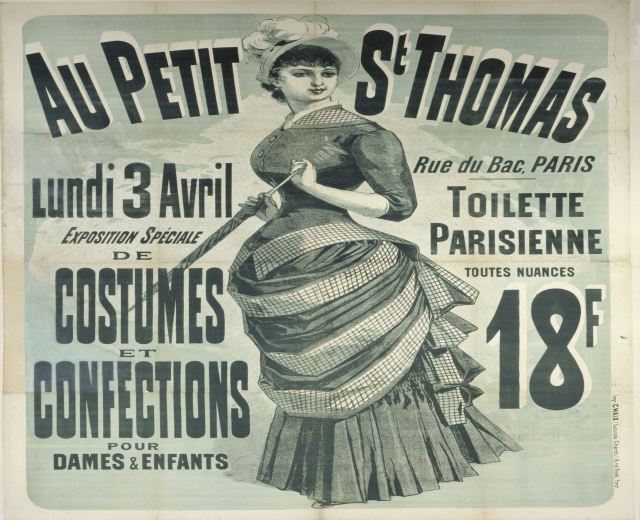 Ein Vintage-Plakat, das eine Kostümvorstellung bewirbt, zeigt eine Frau in einem langen, hochgeschlossenen, langärmeligen Kleid mit einem Dutt, die anmutig mit verschränkten Händen posiert.