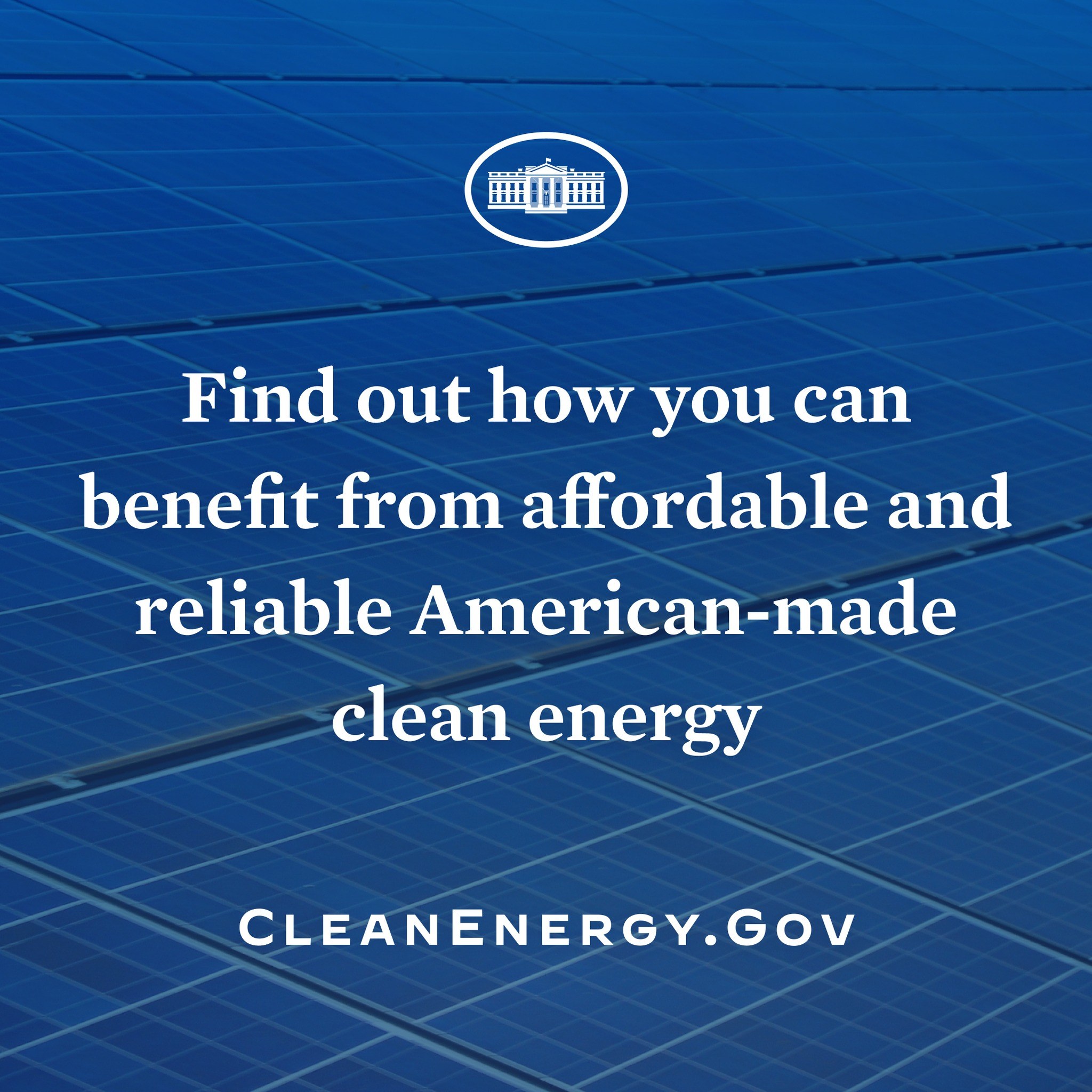 Plakat mit einem blauen Kreis-Logo, das einen weißen Stern und weißen Text enthält, der "Finden Sie heraus, wie Sie von erschwinglicher und zuverlässiger amerikanischer Clean Energy profitieren können", auf einem hellblauen Hintergrund.