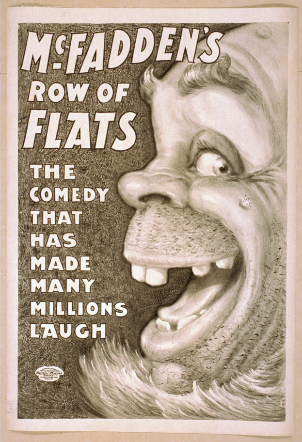 Plakat mit einem lachenden Menschen mit wilden Haaren, weit aufgerissenen Augen und einem breiten Grinsen auf einem hellgelben Hintergrund, mit dem Text "McFadden's Row of Flats: The Comedy That Has Made Many Millions Laugh" quer darüber.