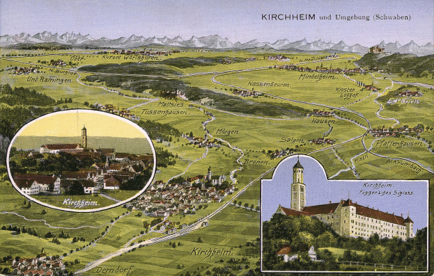 Schwarz-weiß-Postkarte von Kirchheim und Umgebung, Deutschland, zeigt eine Karte der Stadt mit Gebäuden, Bäumen, Hügeln und Himmel sowie gedruckten Text.